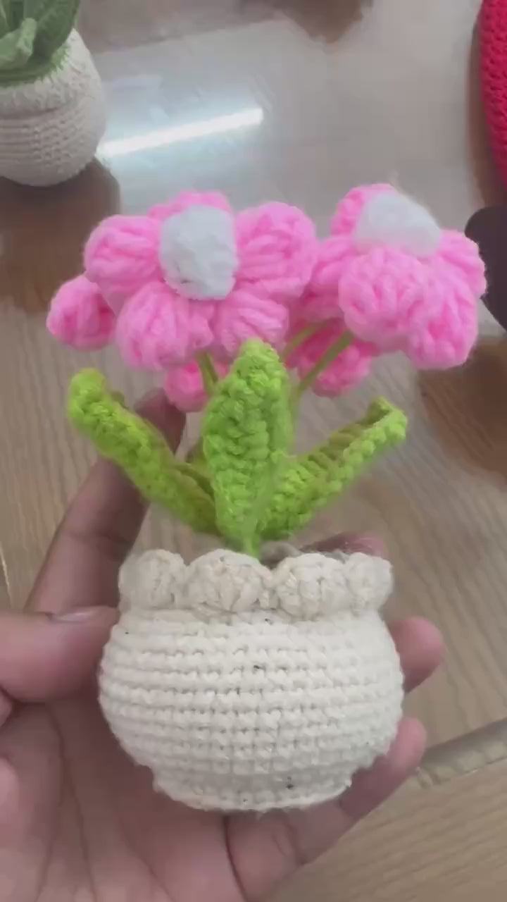 Handmade Crochet Flower Pot – Pink Amigurumi Flowers in Mini Crochet Planter, Cute Desk Decor, Long-Lasting Gift