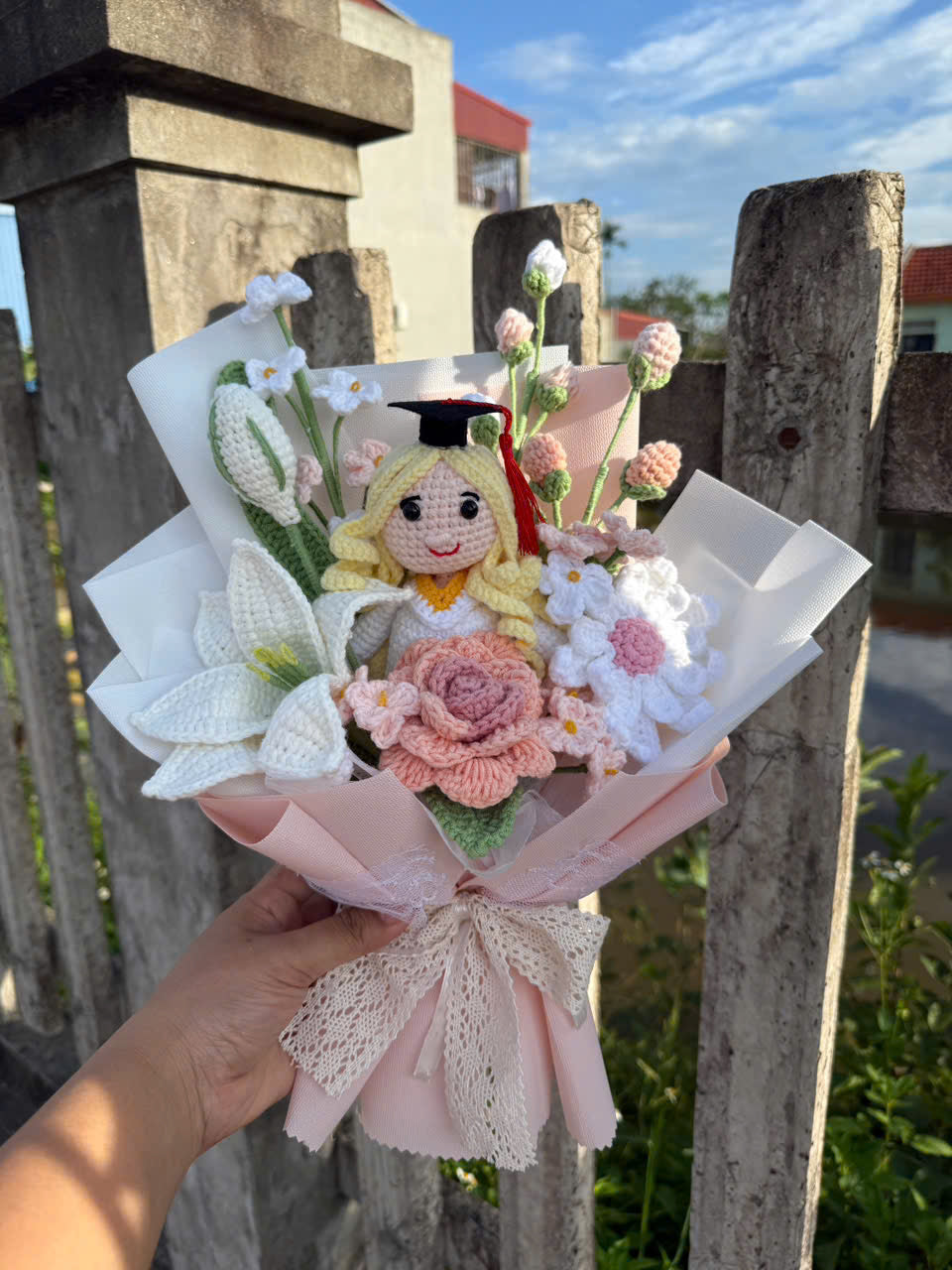 Handmade Crochet Graduation Bouquet with Doll – Cute Graduation Gift for Her, Crochet Flower Bouquet, Keepsake Graduation Present