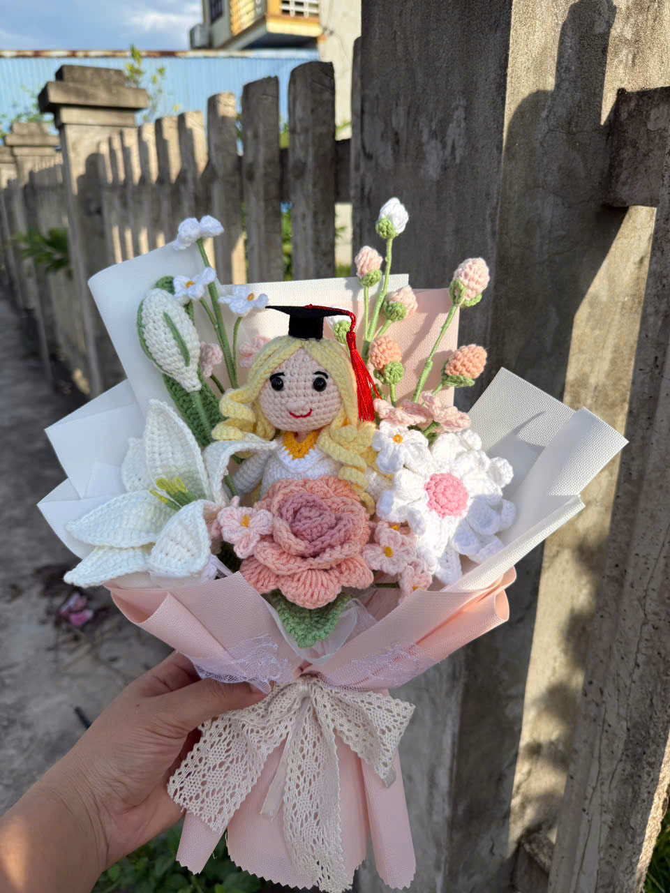 Handmade Crochet Graduation Bouquet with Doll – Cute Graduation Gift for Her, Crochet Flower Bouquet, Keepsake Graduation Present